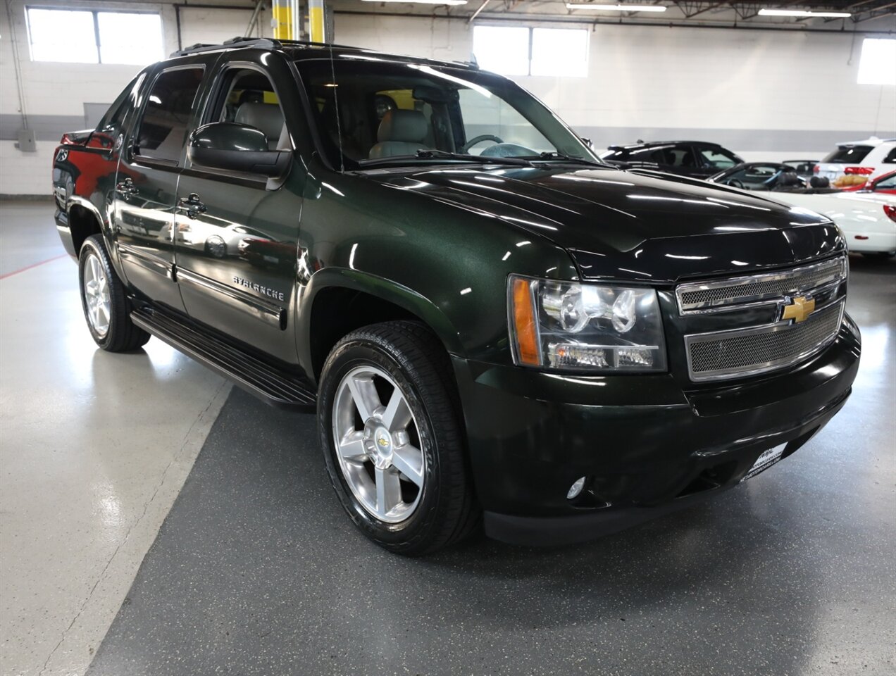 2013 Chevrolet Avalanche LT Black Diamond 4X4 - Photo 7 - Addison, IL 60101