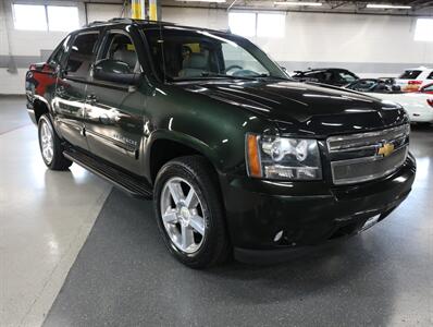 2013 Chevrolet Avalanche LT Black Diamond 4X4 - Photo 7 - Addison, IL 60101