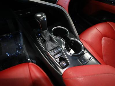 2020 Toyota Camry XSE AWD   - Photo 33 - Addison, IL 60101