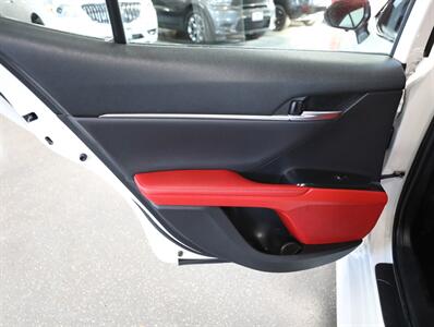 2020 Toyota Camry XSE AWD   - Photo 24 - Addison, IL 60101