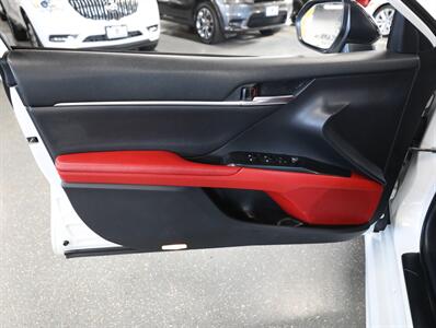 2020 Toyota Camry XSE AWD   - Photo 28 - Addison, IL 60101