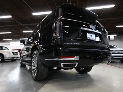 2025 Cadillac Escalade Premium Luxury   - Photo 14 - Addison, IL 60101