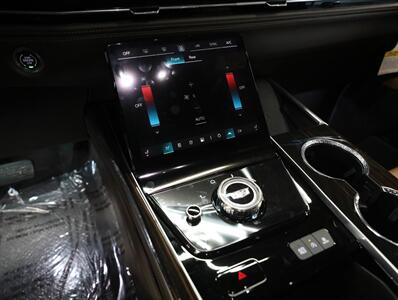 2025 Cadillac Escalade Premium Luxury   - Photo 39 - Addison, IL 60101