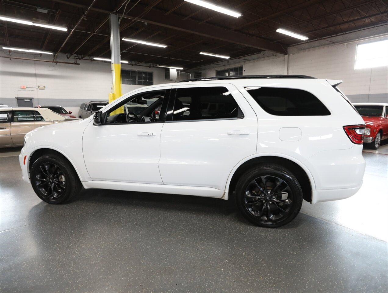 2023 Dodge Durango GT Blacktop AWD - Photo 16 - Addison, IL 60101