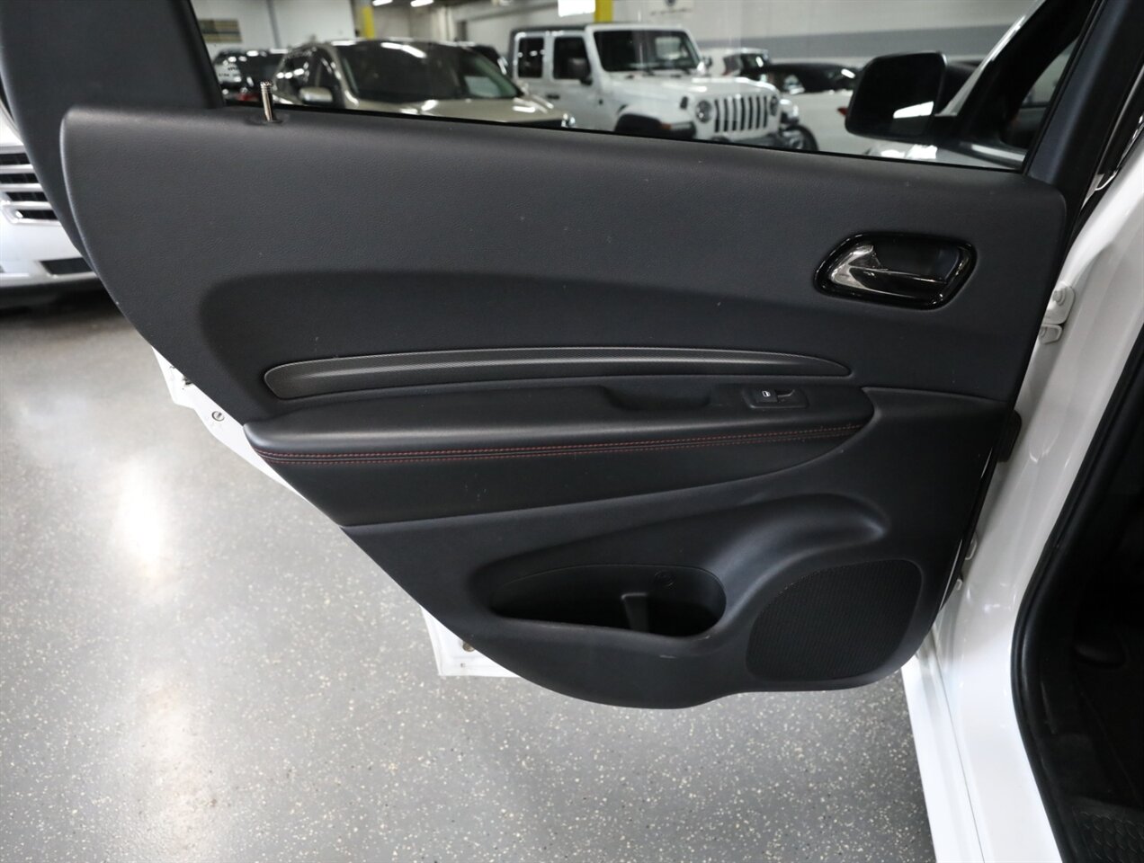 2023 Dodge Durango GT Blacktop AWD - Photo 28 - Addison, IL 60101