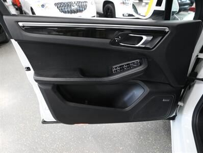 2018 Porsche Macan Sport   - Photo 27 - Addison, IL 60101