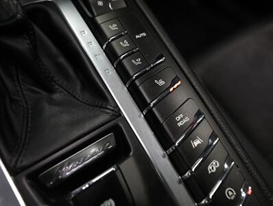 2018 Porsche Macan Sport   - Photo 34 - Addison, IL 60101