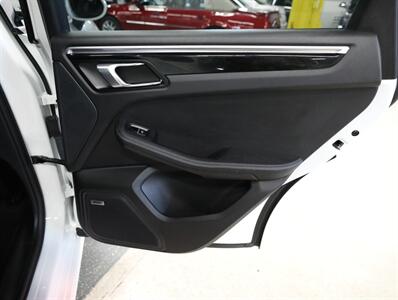2018 Porsche Macan Sport   - Photo 18 - Addison, IL 60101