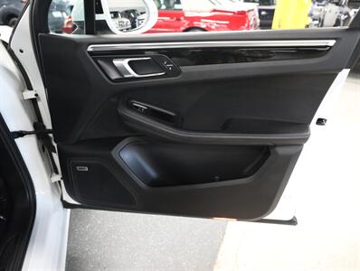 2018 Porsche Macan Sport   - Photo 15 - Addison, IL 60101