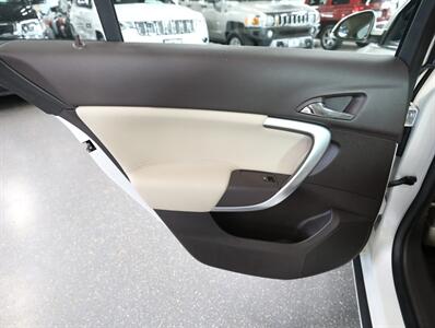 2012 Buick Regal Premium 1   - Photo 23 - Addison, IL 60101