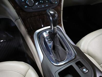 2012 Buick Regal Premium 1   - Photo 32 - Addison, IL 60101