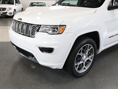 2020 Jeep Grand Cherokee Overland   - Photo 3 - Addison, IL 60101