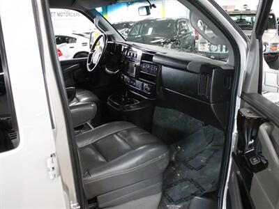 2018 Chevrolet Express 2500 Explorer Conversion   - Photo 18 - Addison, IL 60101