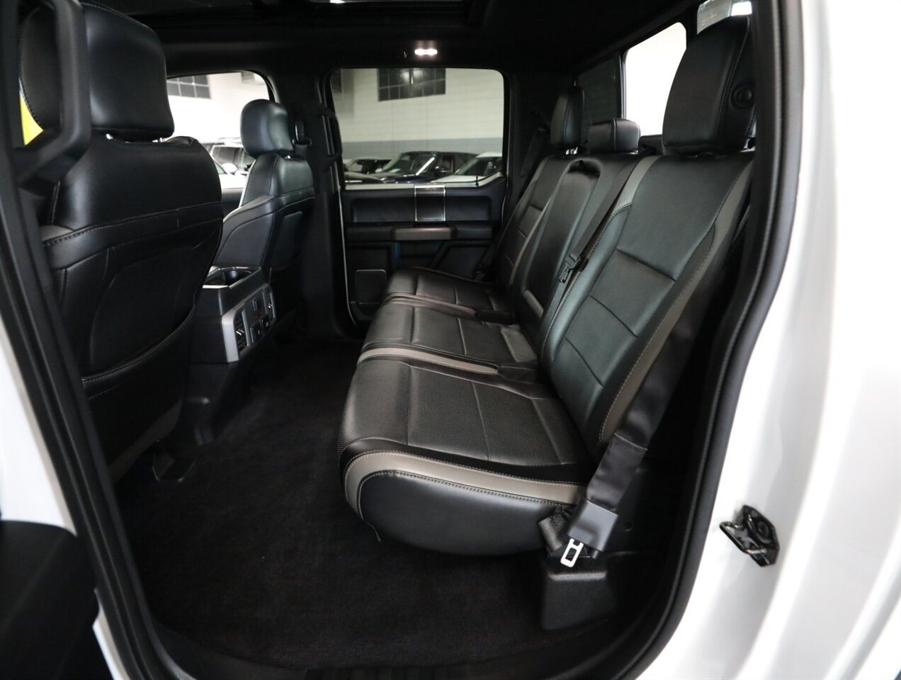 2017 Ford F-150 Raptor 4X4 - Photo 34 - Addison, IL 60101