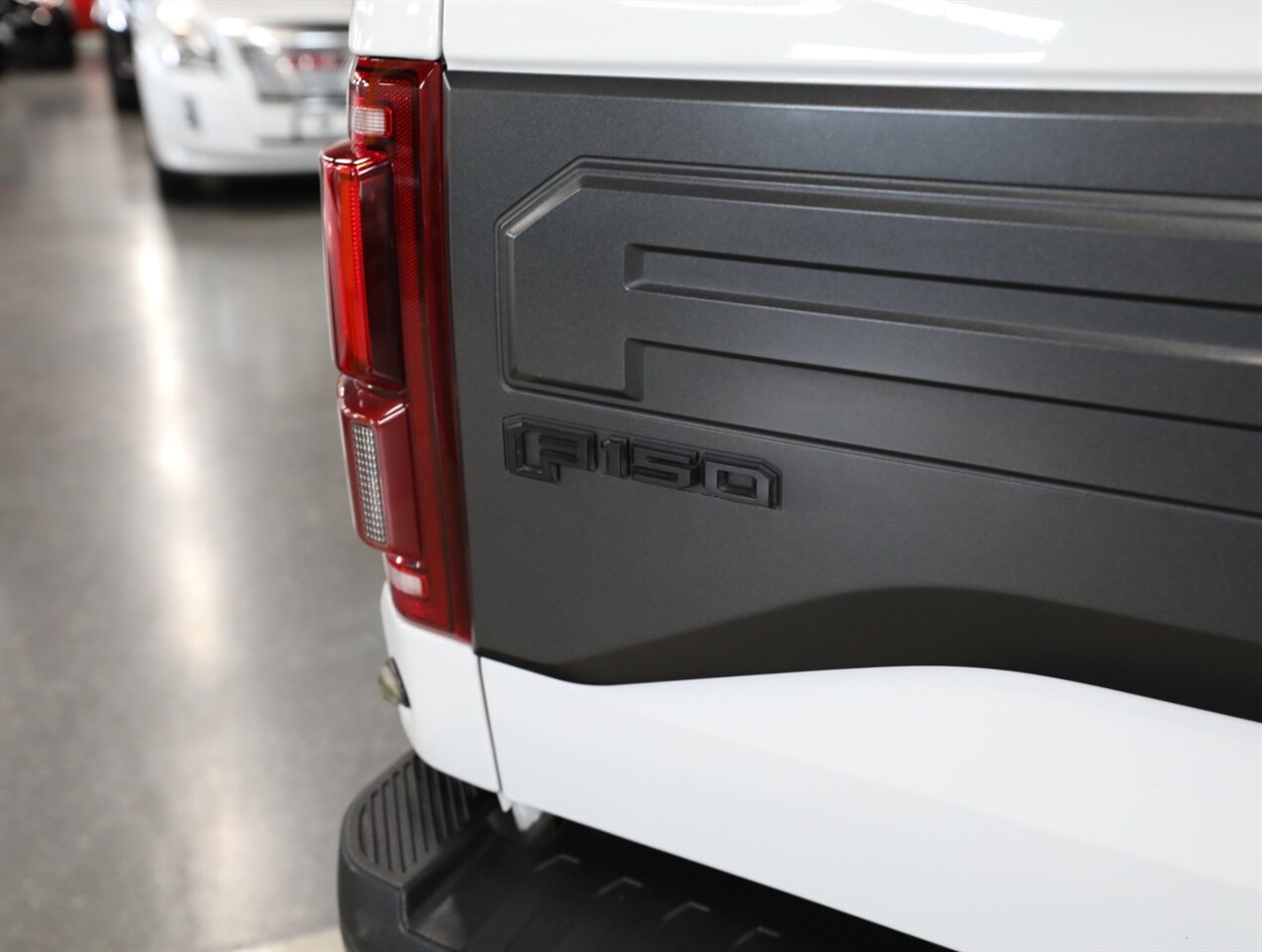 2017 Ford F-150 Raptor 4X4 - Photo 15 - Addison, IL 60101