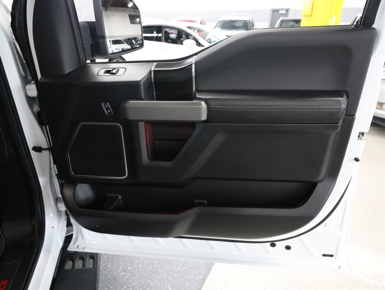 2017 Ford F-150 Raptor 4X4 - Photo 26 - Addison, IL 60101