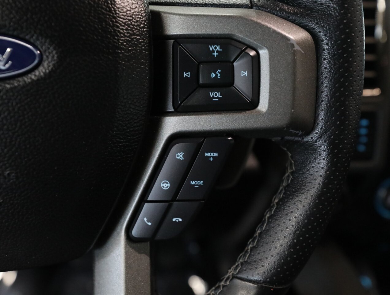 2017 Ford F-150 Raptor 4X4 - Photo 50 - Addison, IL 60101