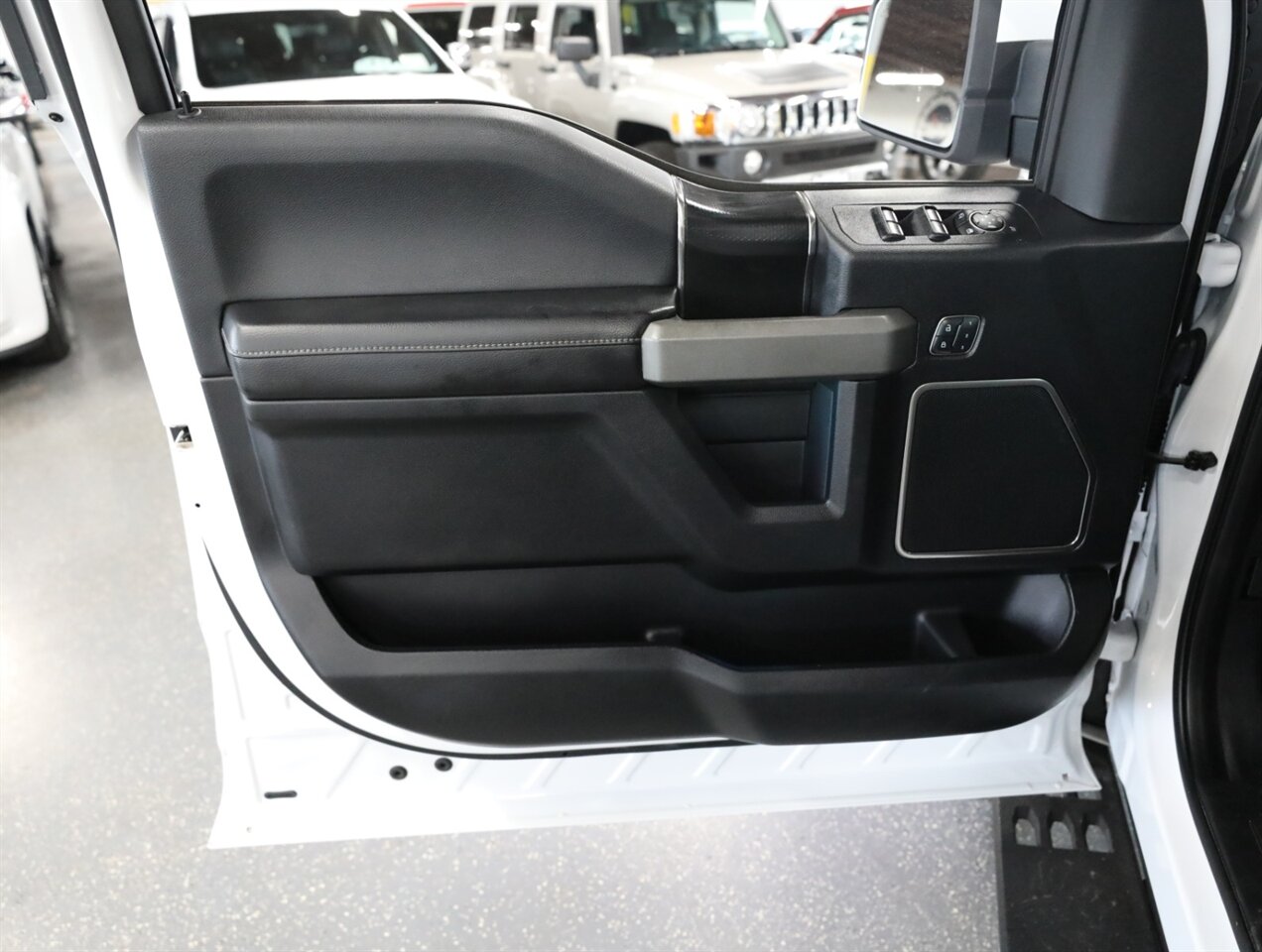 2017 Ford F-150 Raptor 4X4 - Photo 36 - Addison, IL 60101