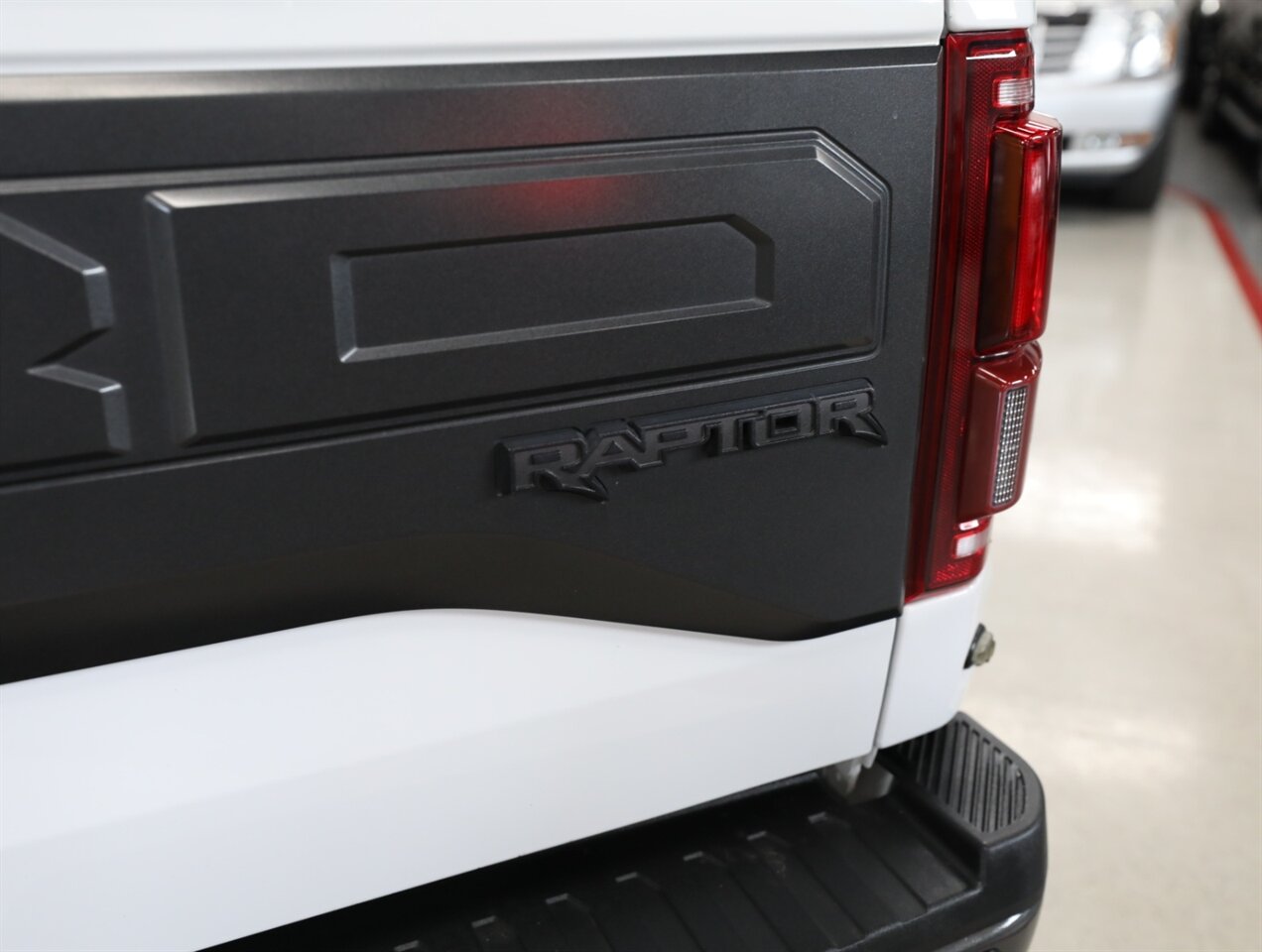 2017 Ford F-150 Raptor 4X4 - Photo 16 - Addison, IL 60101