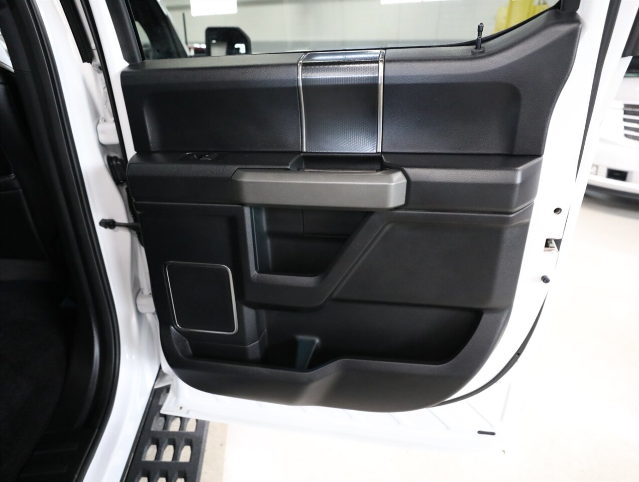 2017 Ford F-150 Raptor 4X4 - Photo 29 - Addison, IL 60101