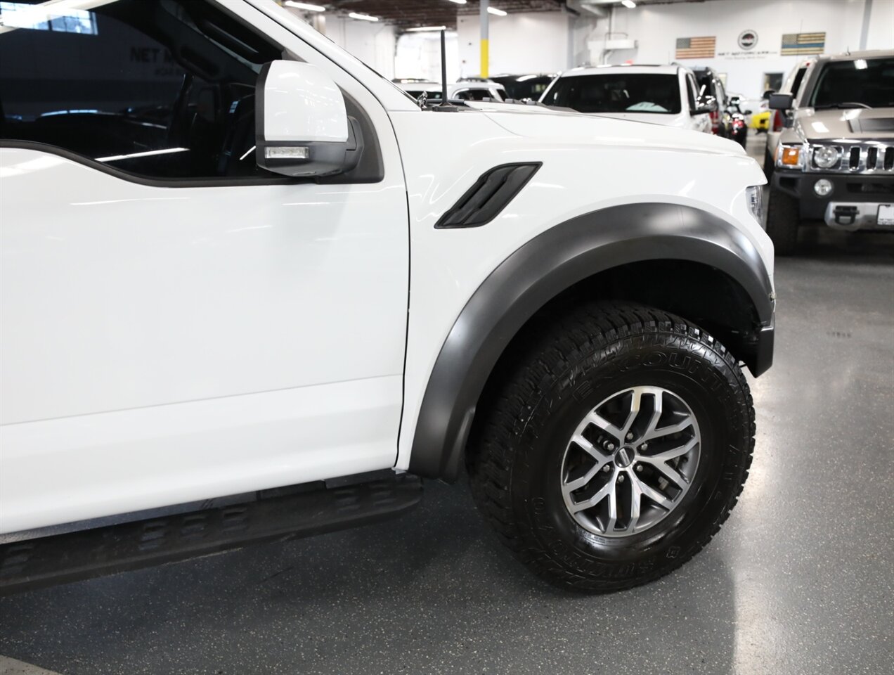 2017 Ford F-150 Raptor 4X4 - Photo 12 - Addison, IL 60101