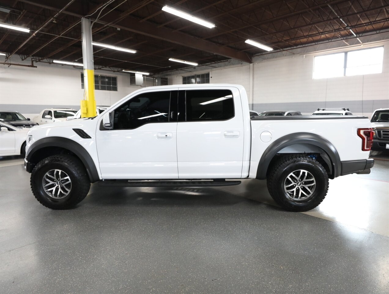 2017 Ford F-150 Raptor 4X4 - Photo 25 - Addison, IL 60101