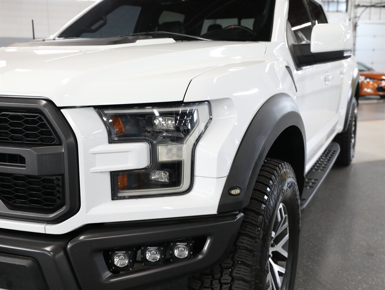 2017 Ford F-150 Raptor 4X4 - Photo 8 - Addison, IL 60101
