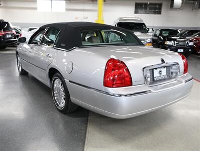 2011 Lincoln Town Car Signature Limited   - Photo 12 - Addison, IL 60101