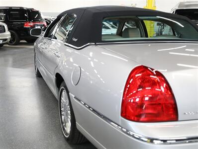 2011 Lincoln Town Car Signature Limited   - Photo 13 - Addison, IL 60101