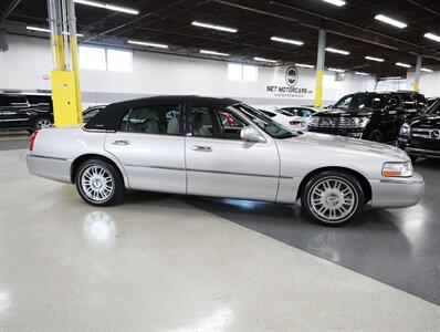 2011 Lincoln Town Car Signature Limited   - Photo 8 - Addison, IL 60101