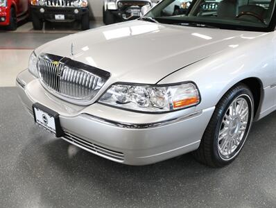 2011 Lincoln Town Car Signature Limited   - Photo 3 - Addison, IL 60101