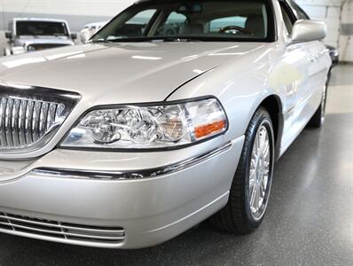 2011 Lincoln Town Car Signature Limited   - Photo 5 - Addison, IL 60101