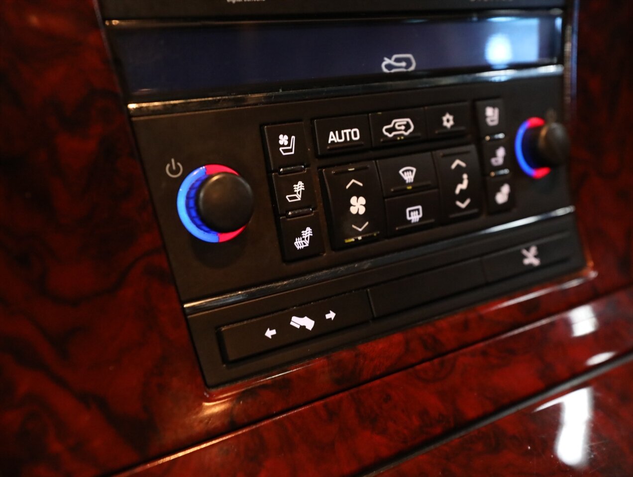 2013 Cadillac Escalade EXT Premium - Photo 35 - Addison, IL 60101