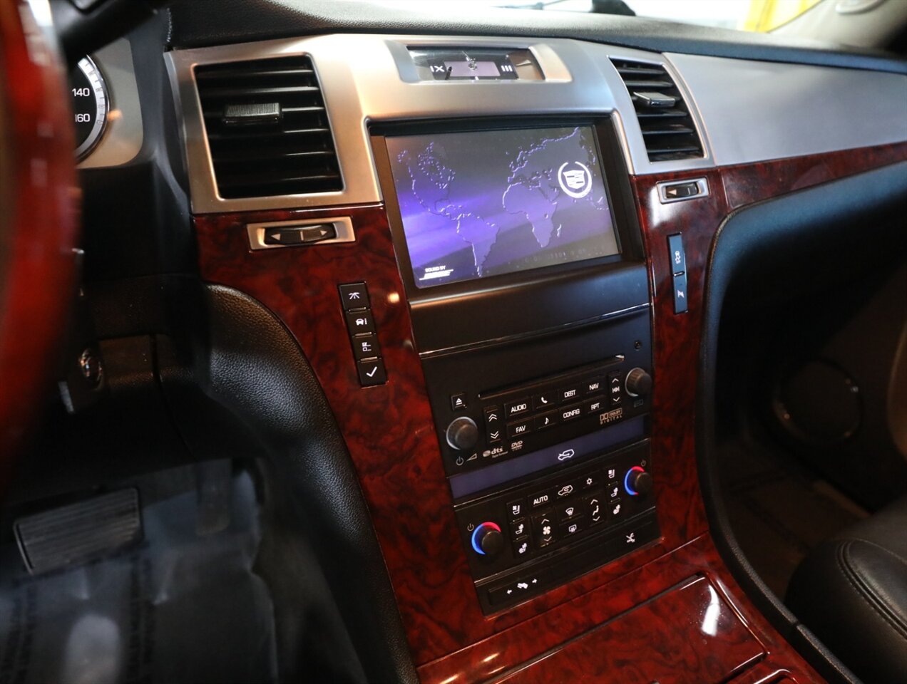 2013 Cadillac Escalade EXT Premium - Photo 34 - Addison, IL 60101