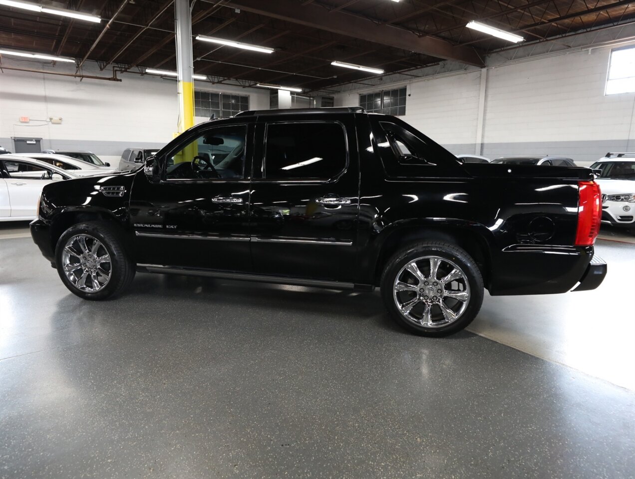 2013 Cadillac Escalade EXT Premium - Photo 15 - Addison, IL 60101