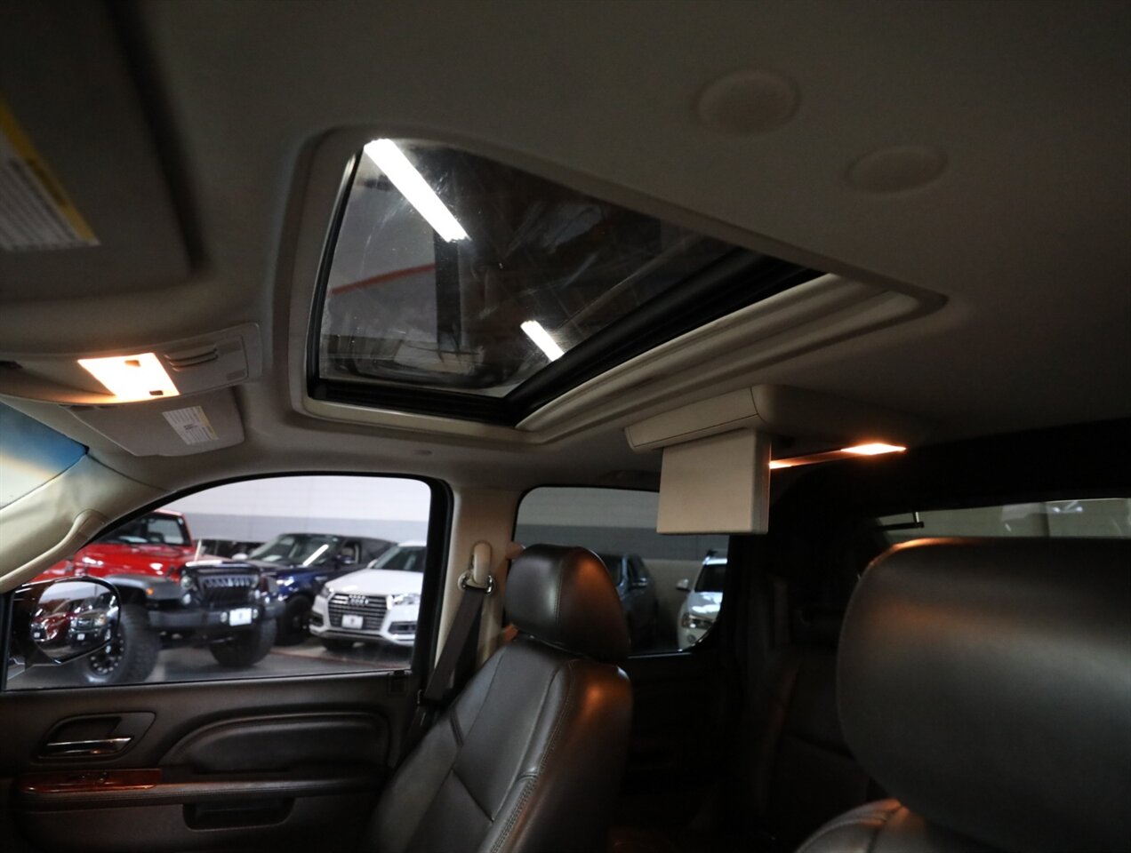 2013 Cadillac Escalade EXT Premium - Photo 33 - Addison, IL 60101