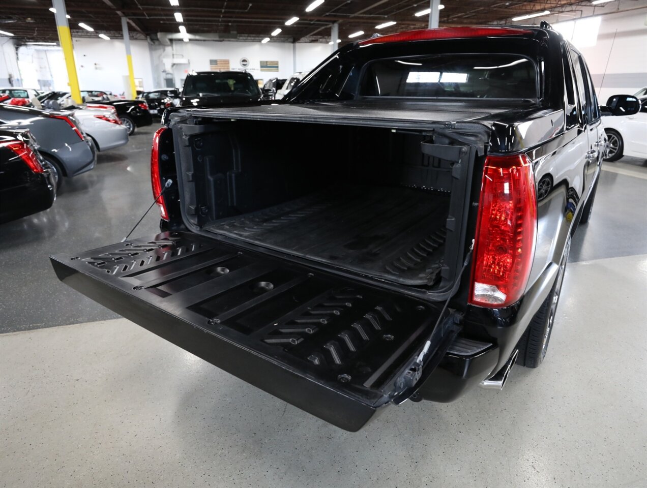 2013 Cadillac Escalade EXT Premium - Photo 11 - Addison, IL 60101