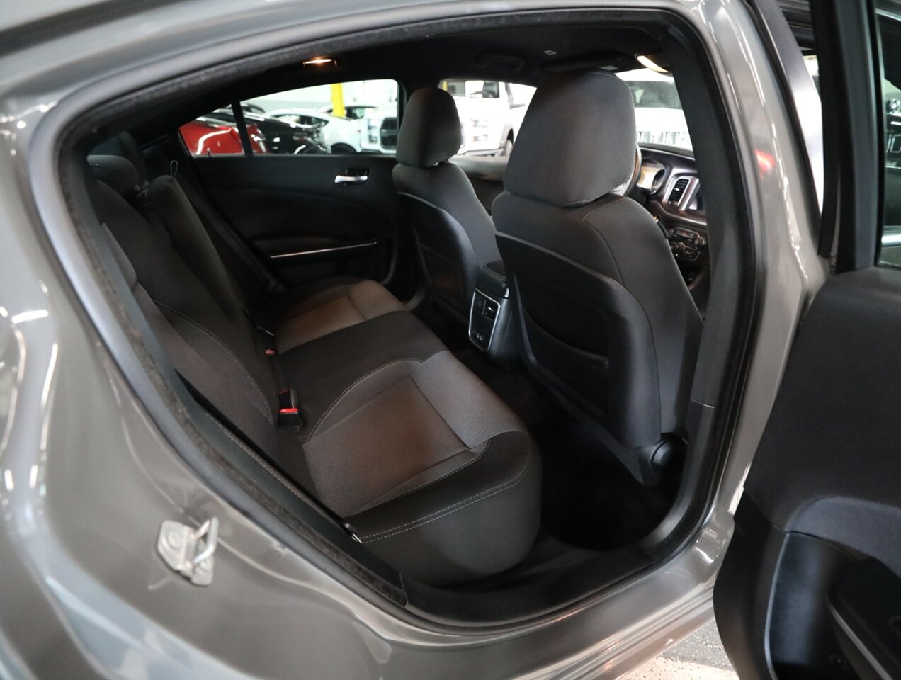 2018 Dodge Charger SXT - Photo 21 - Addison, IL 60101