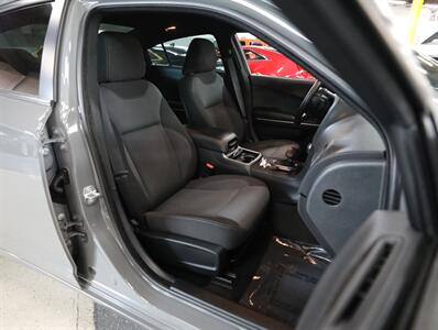 2018 Dodge Charger SXT   - Photo 19 - Addison, IL 60101