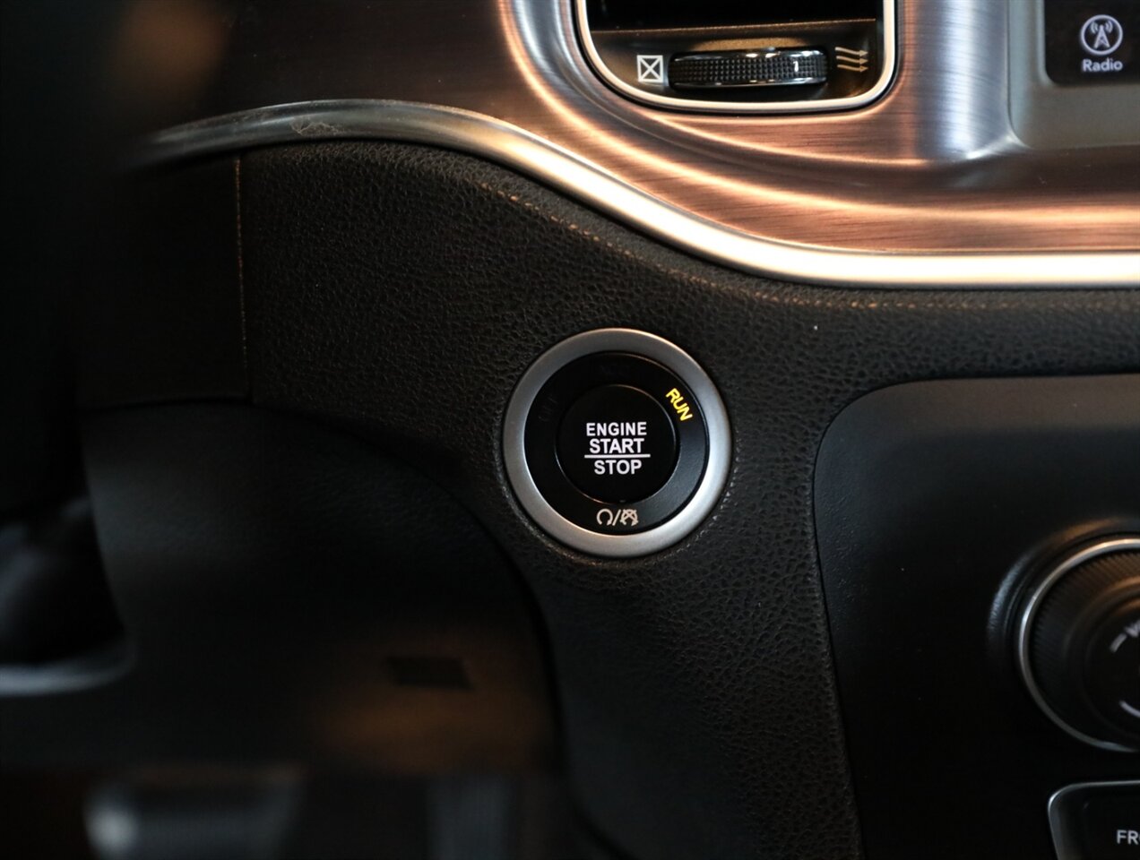 2018 Dodge Charger SXT - Photo 33 - Addison, IL 60101