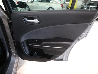 2018 Dodge Charger SXT   - Photo 20 - Addison, IL 60101