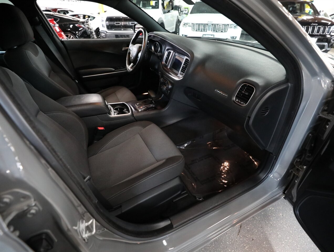 2018 Dodge Charger SXT - Photo 18 - Addison, IL 60101