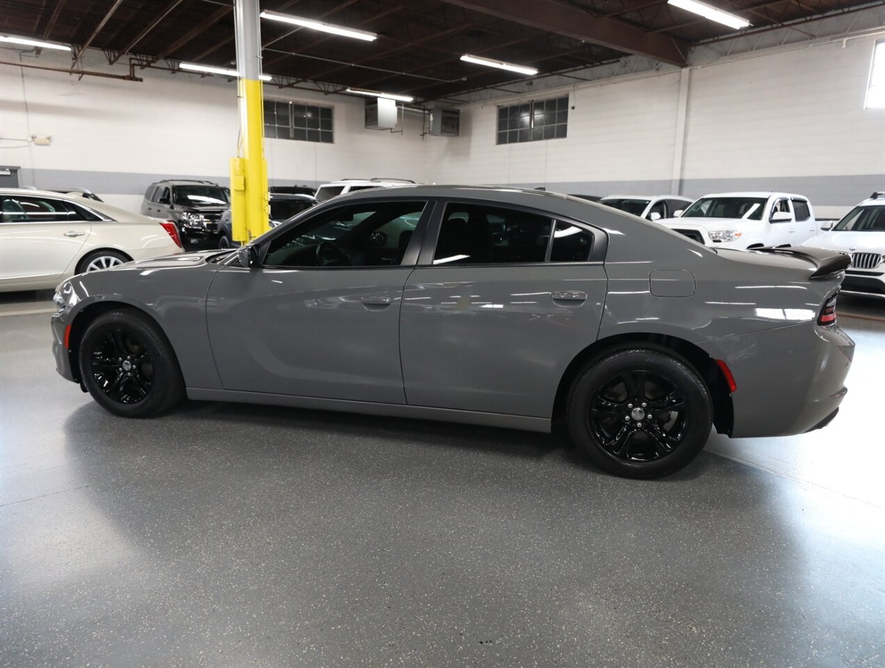 2018 Dodge Charger SXT - Photo 16 - Addison, IL 60101