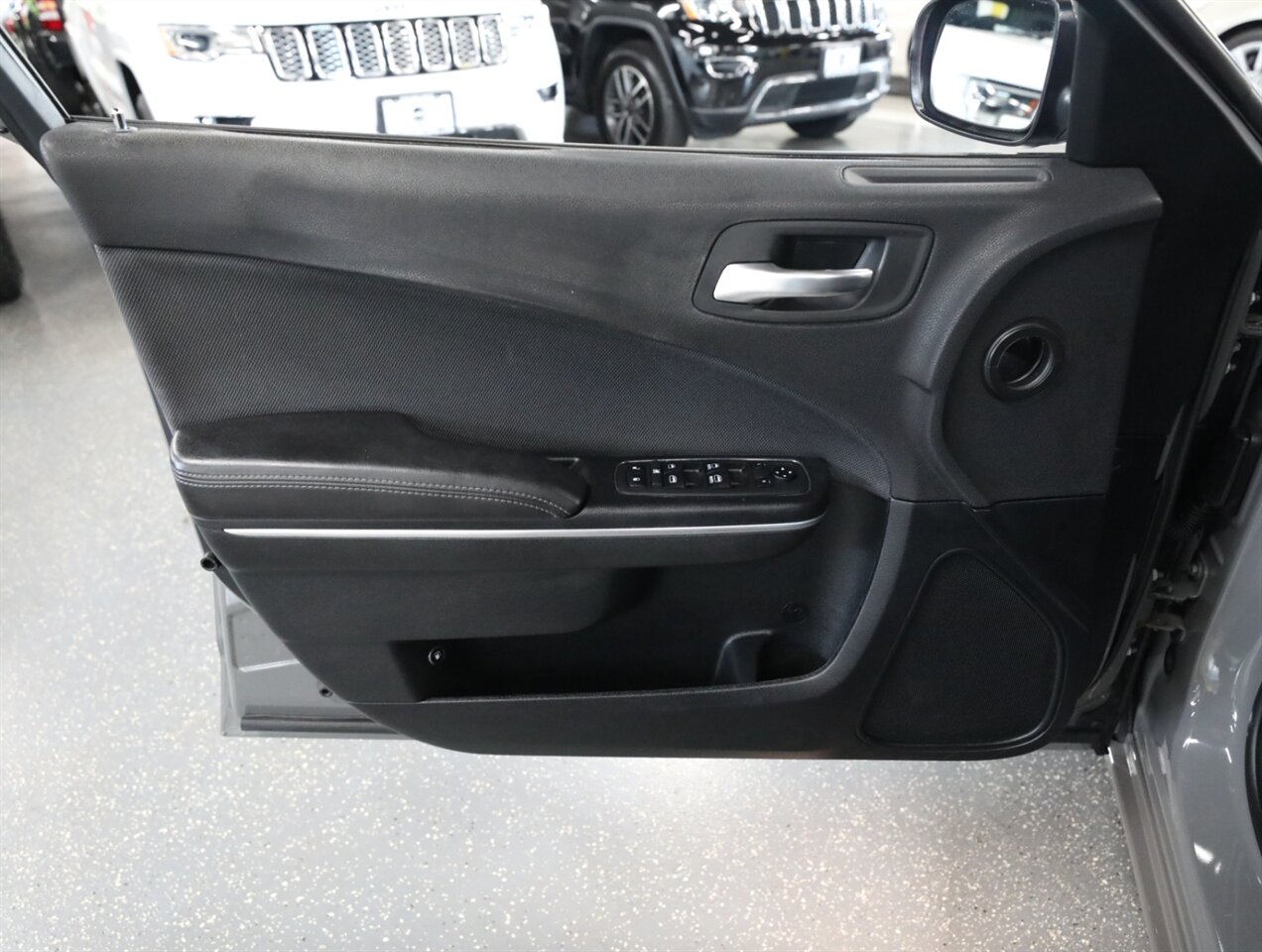 2018 Dodge Charger SXT - Photo 28 - Addison, IL 60101