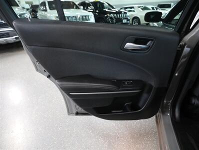 2018 Dodge Charger SXT   - Photo 24 - Addison, IL 60101