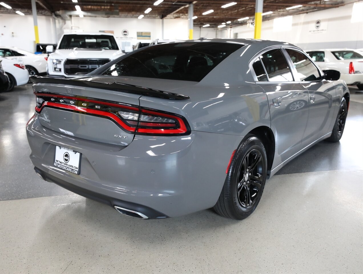 2018 Dodge Charger SXT - Photo 9 - Addison, IL 60101