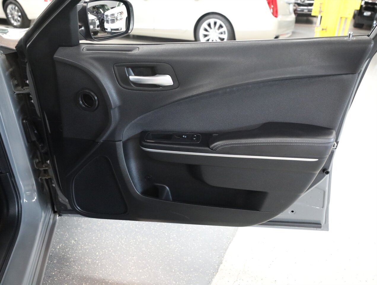 2018 Dodge Charger SXT - Photo 17 - Addison, IL 60101