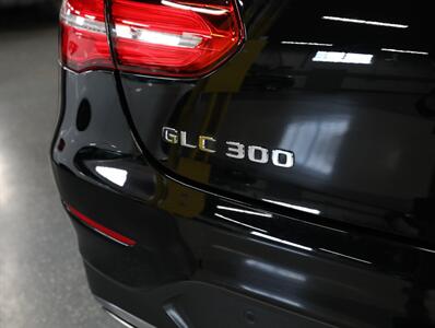 2019 Mercedes-Benz GLC 300 4MATIC   - Photo 11 - Addison, IL 60101