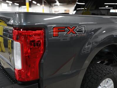 2019 Ford F-350 Super Duty XLT 4X4   - Photo 13 - Addison, IL 60101