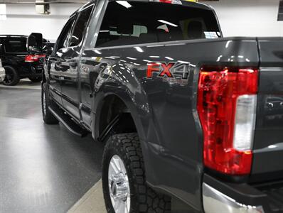 2019 Ford F-350 Super Duty XLT 4X4   - Photo 17 - Addison, IL 60101